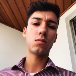 André